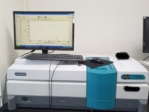 VARIAN Cary 5000 UV-Vis-NIR Spectrophotometer